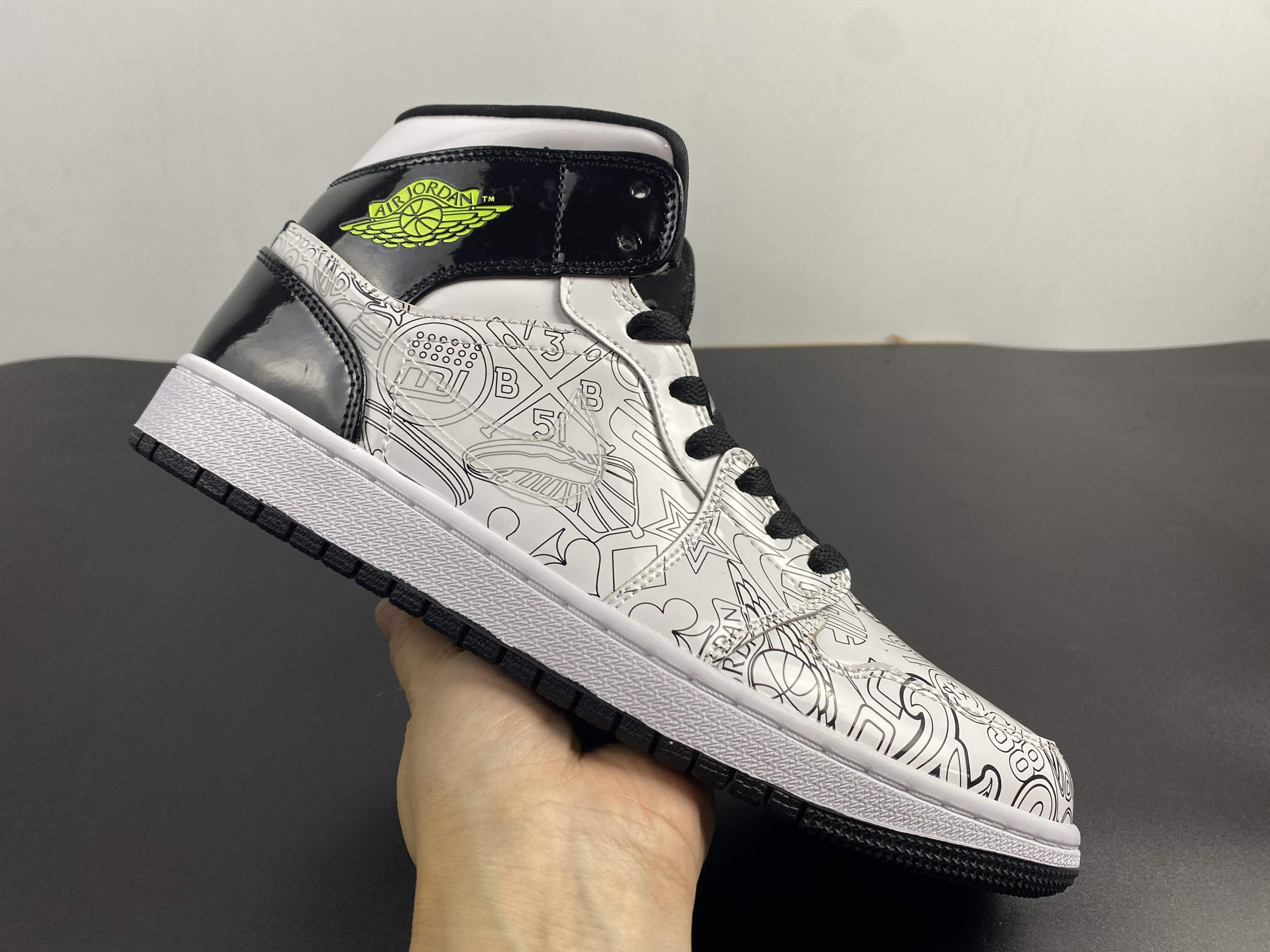 Air Jordan 1 Mid DC4099-100