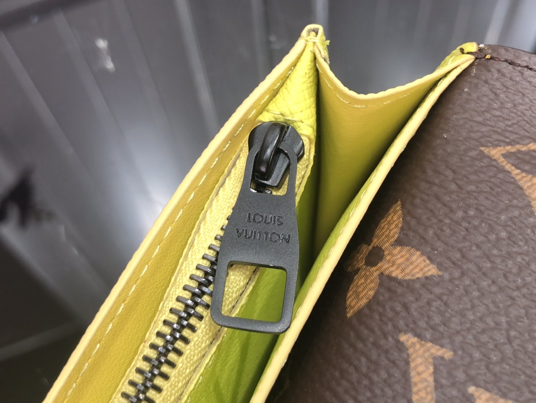 L*ouis V*uitton Bag Top Quality 10*19*2CM