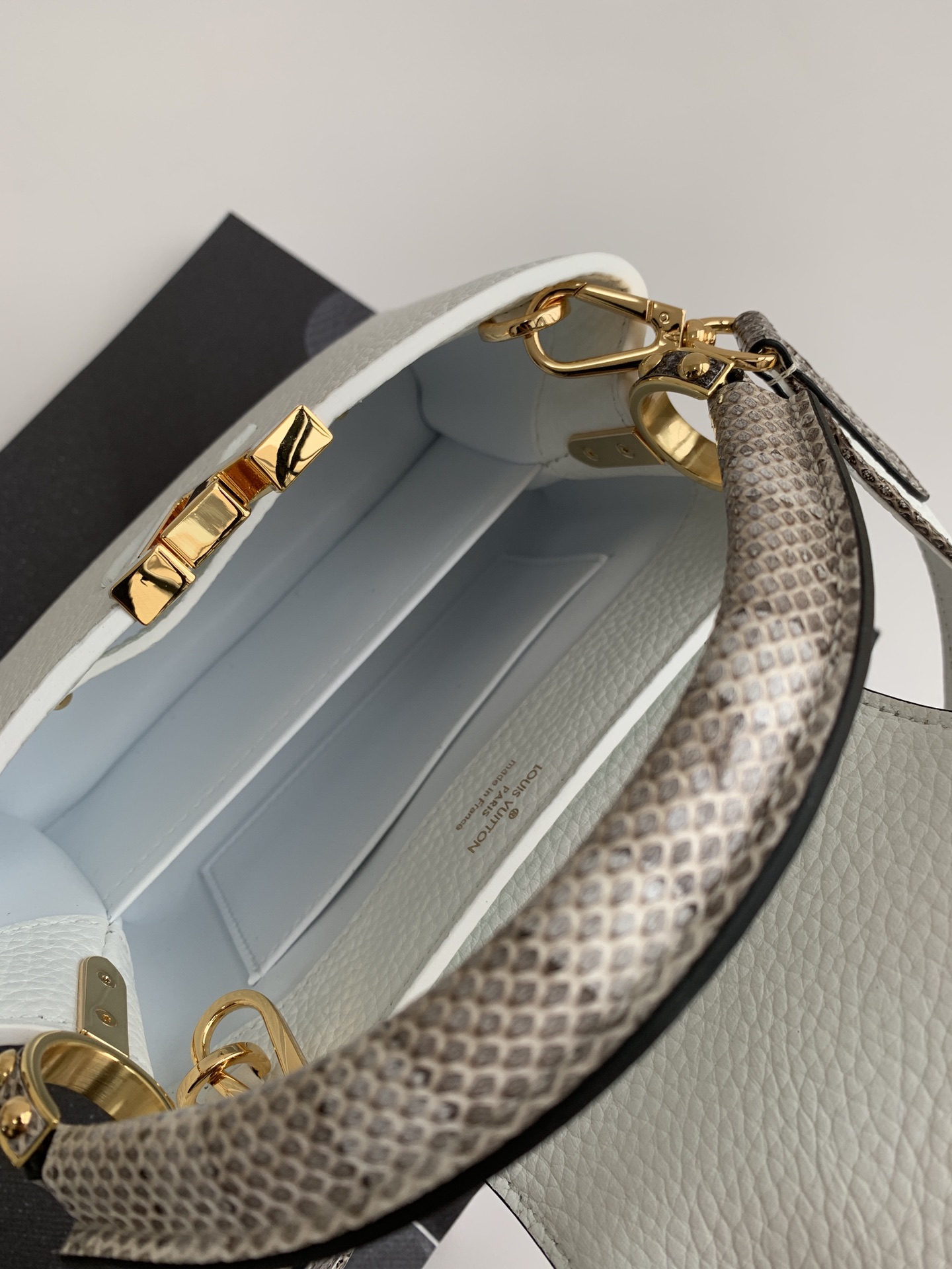 L*ouis V*uitton Top Bag 21x14x8cm