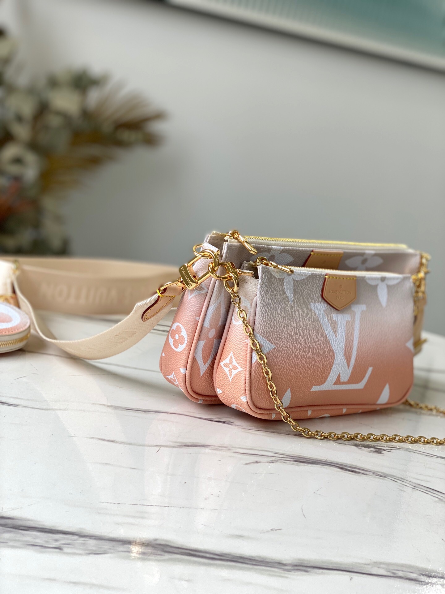 L*ouis V*uitton Top Bag 24 x 13.5 x 4 cm