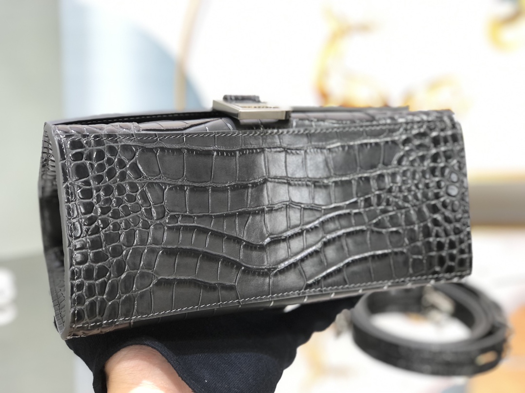 B*alenciaga Bag Top Quality