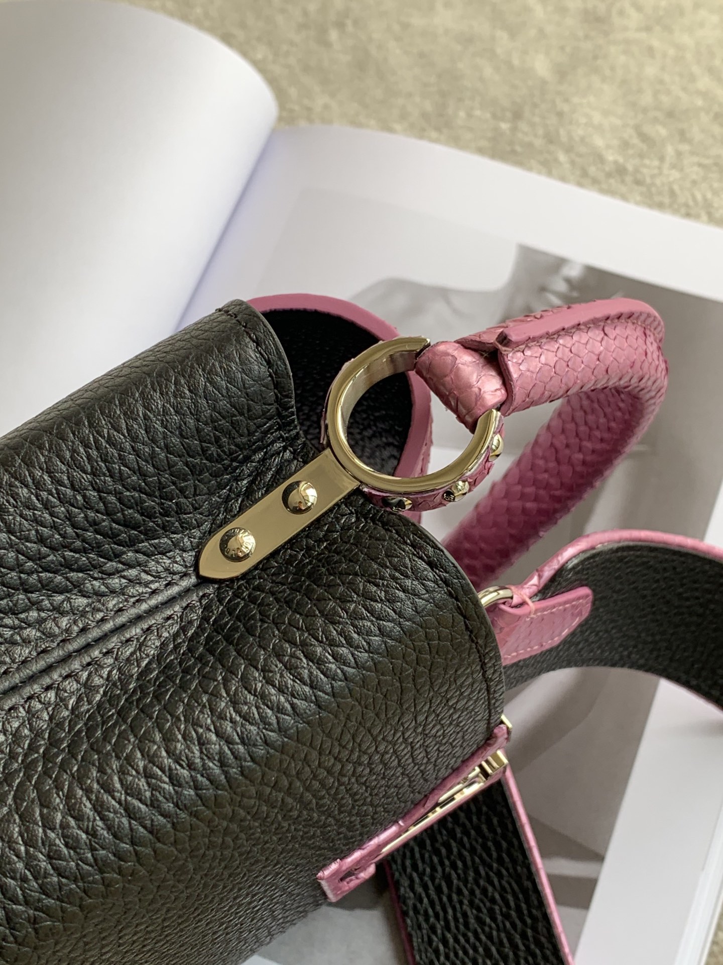 L*ouis V*uitton Top Bag 21x14x8cm