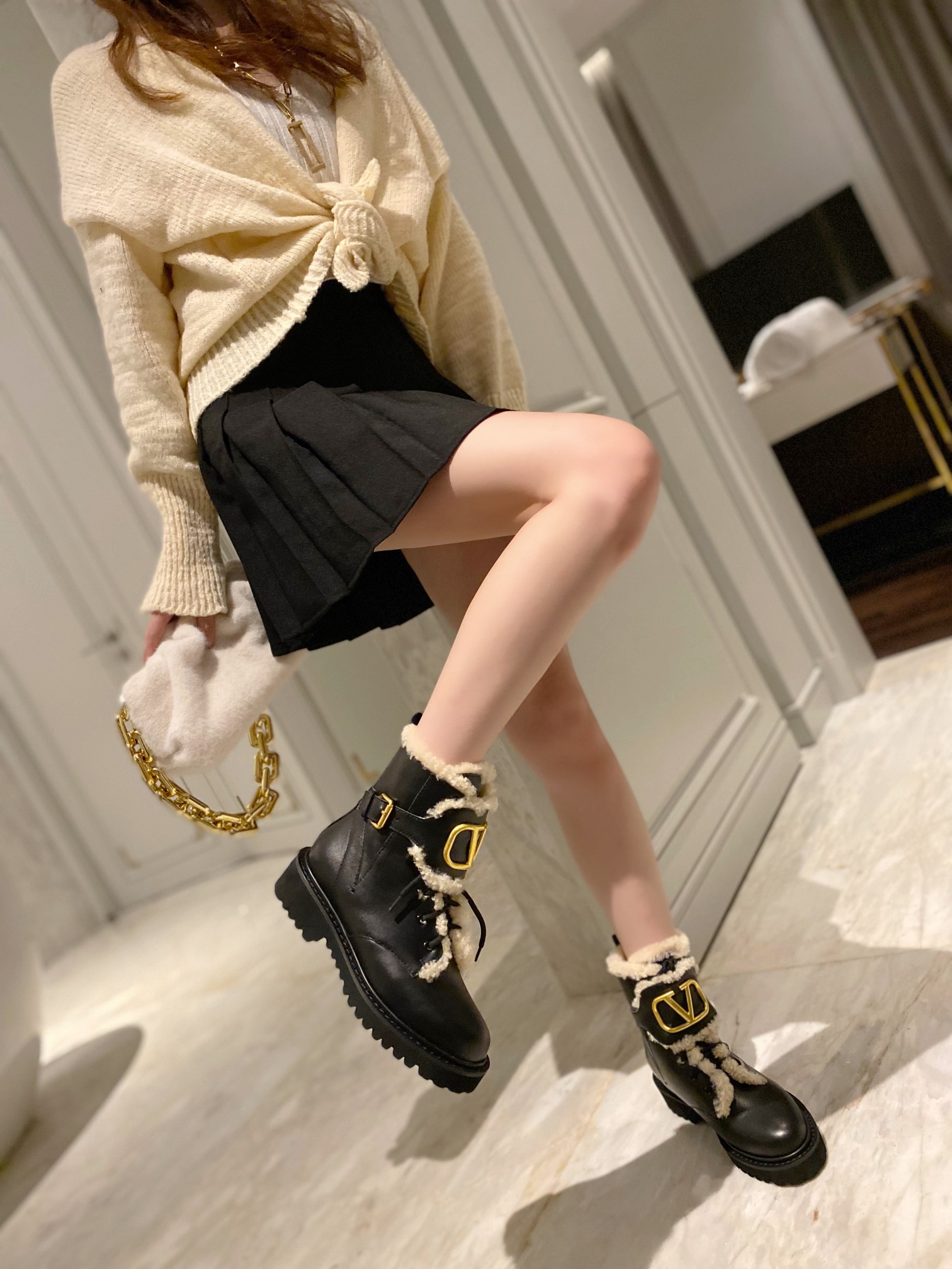 Women 𝑉*𝐴𝐿𝐸𝑁𝑇𝐼𝑁𝑂 Top Sneakers