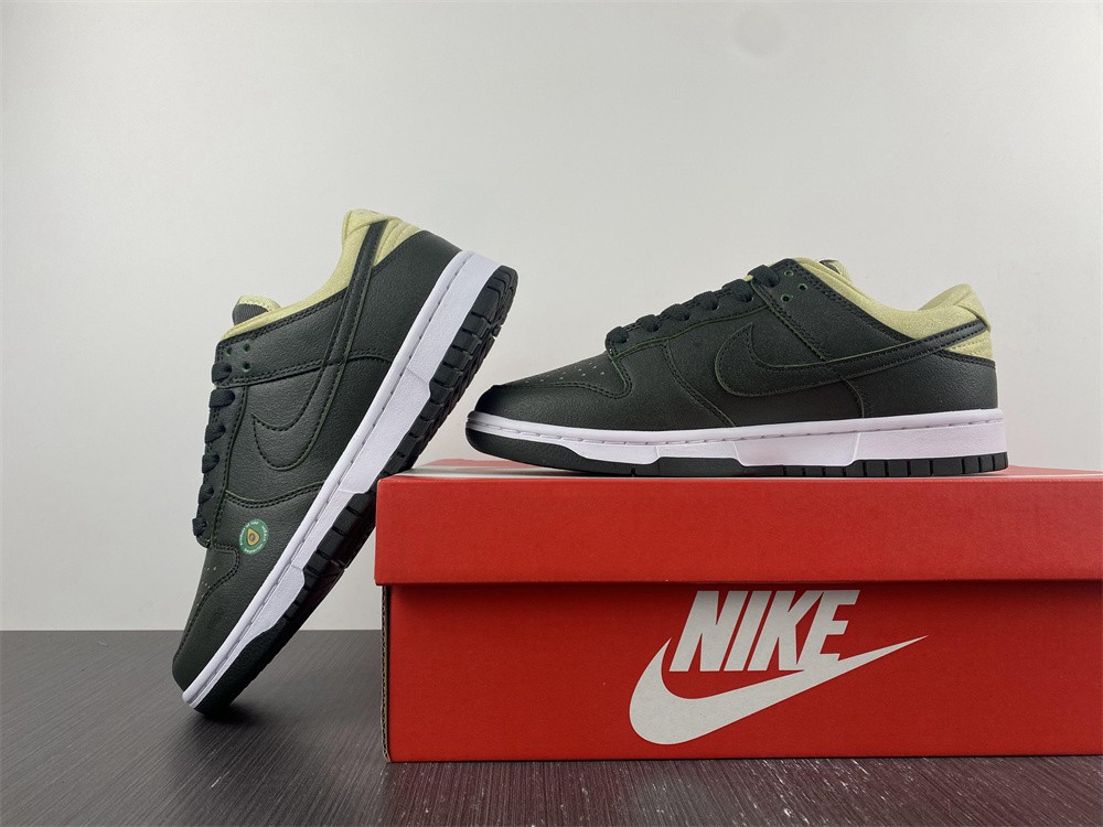 from Nike DUNK LOW LX DM7606 300