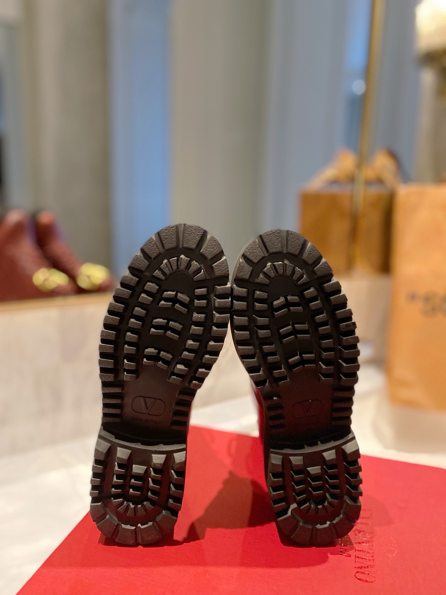 Women 𝑉*𝐴𝐿𝐸𝑁𝑇𝐼𝑁𝑂 Top Sneakers