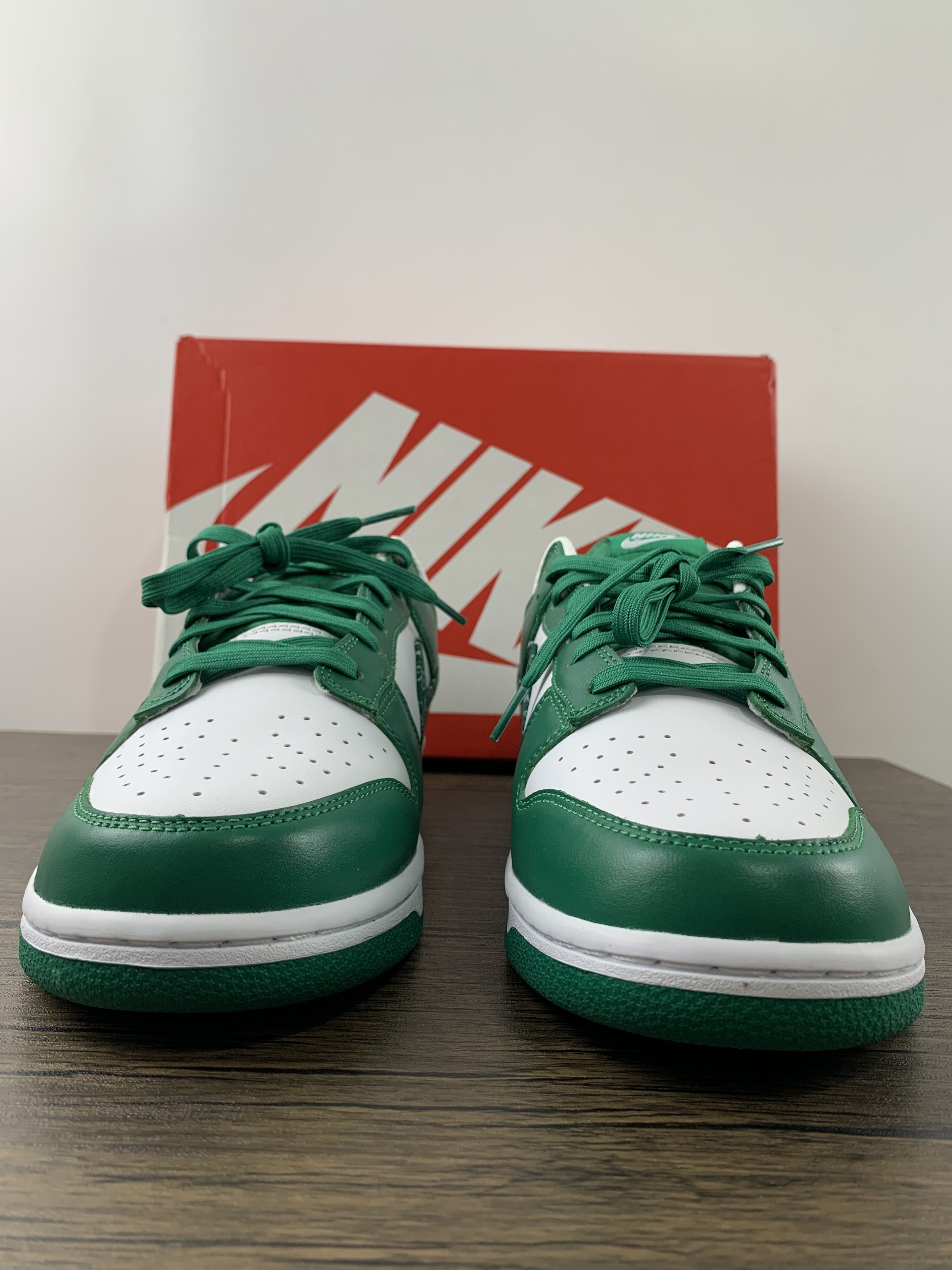from Nike sb dunk low NK Dunk Low ESS Green Parsley