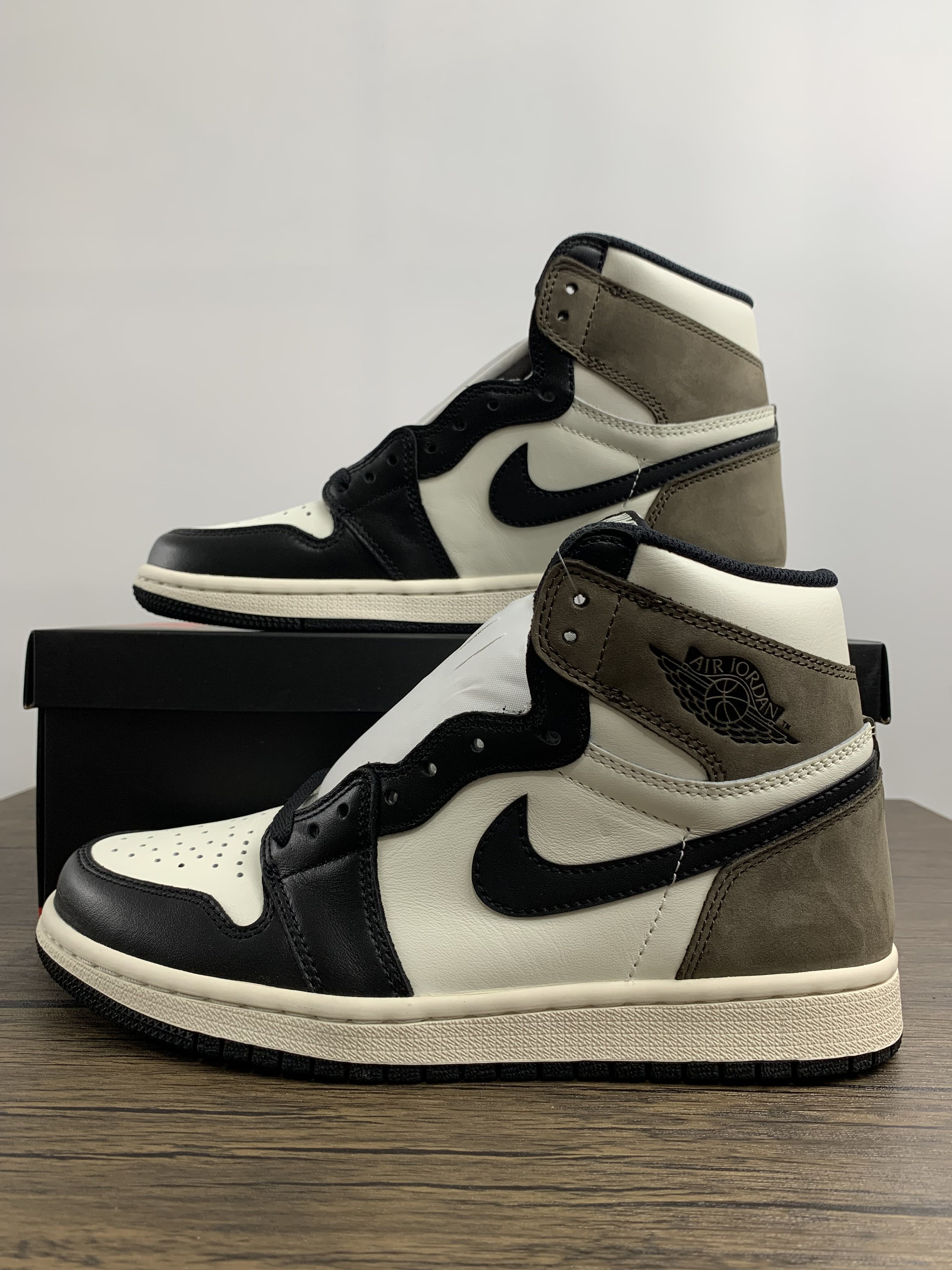 Air Jordan 1 High OG Dark Mocha 555088-105