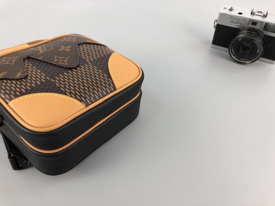 L*ouis V*uitton Top Bag 10*21*5CM