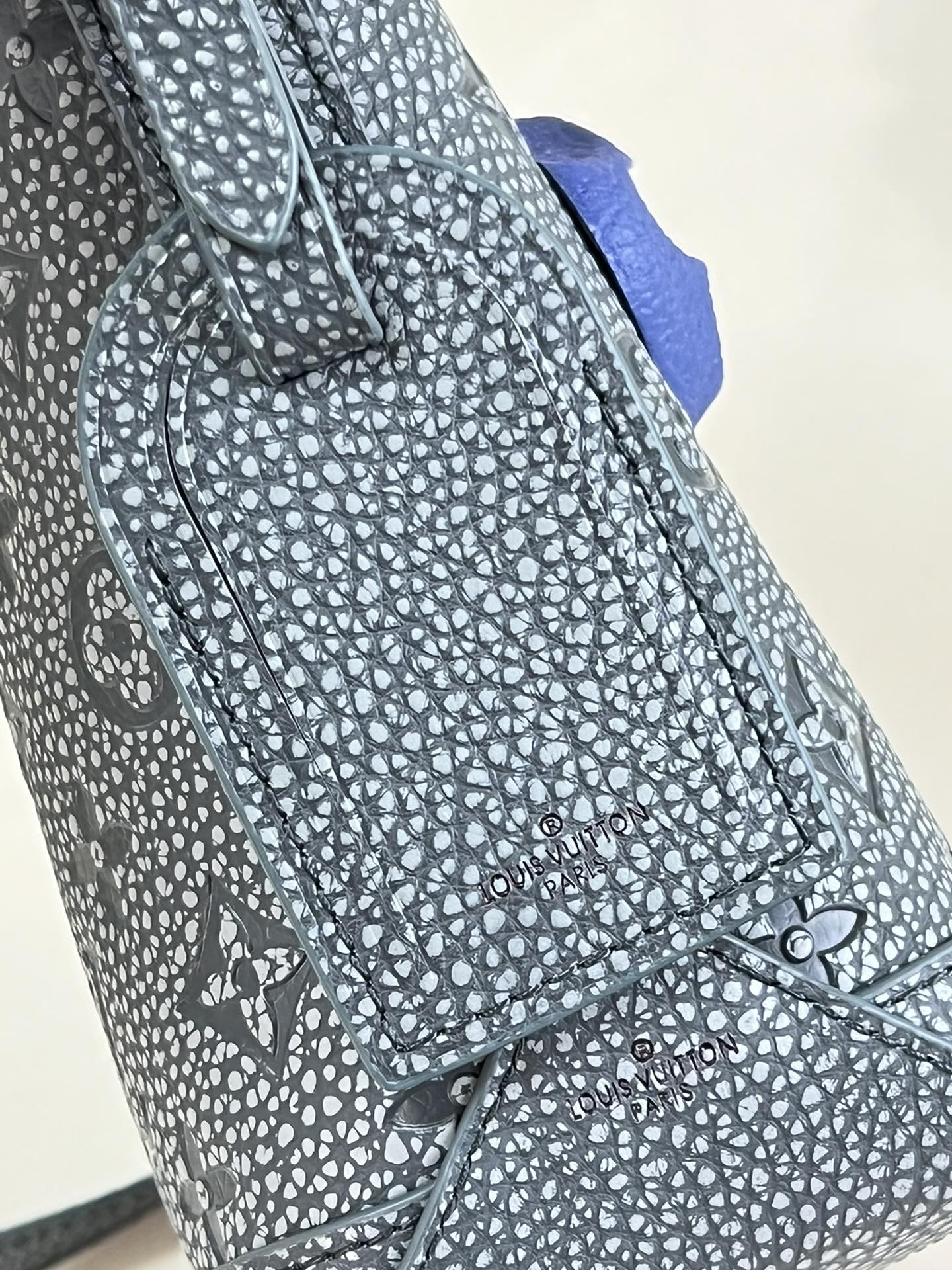 L*ouis V*uitton Top Bag 17*24*8.5CM