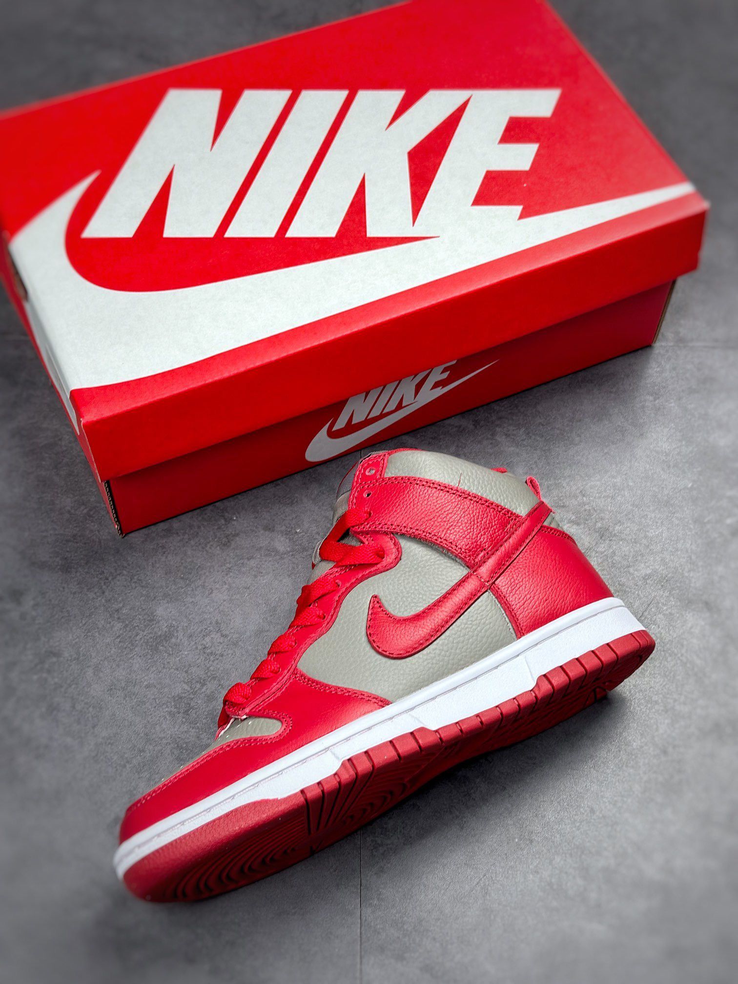 Nike SB Dunk High univ