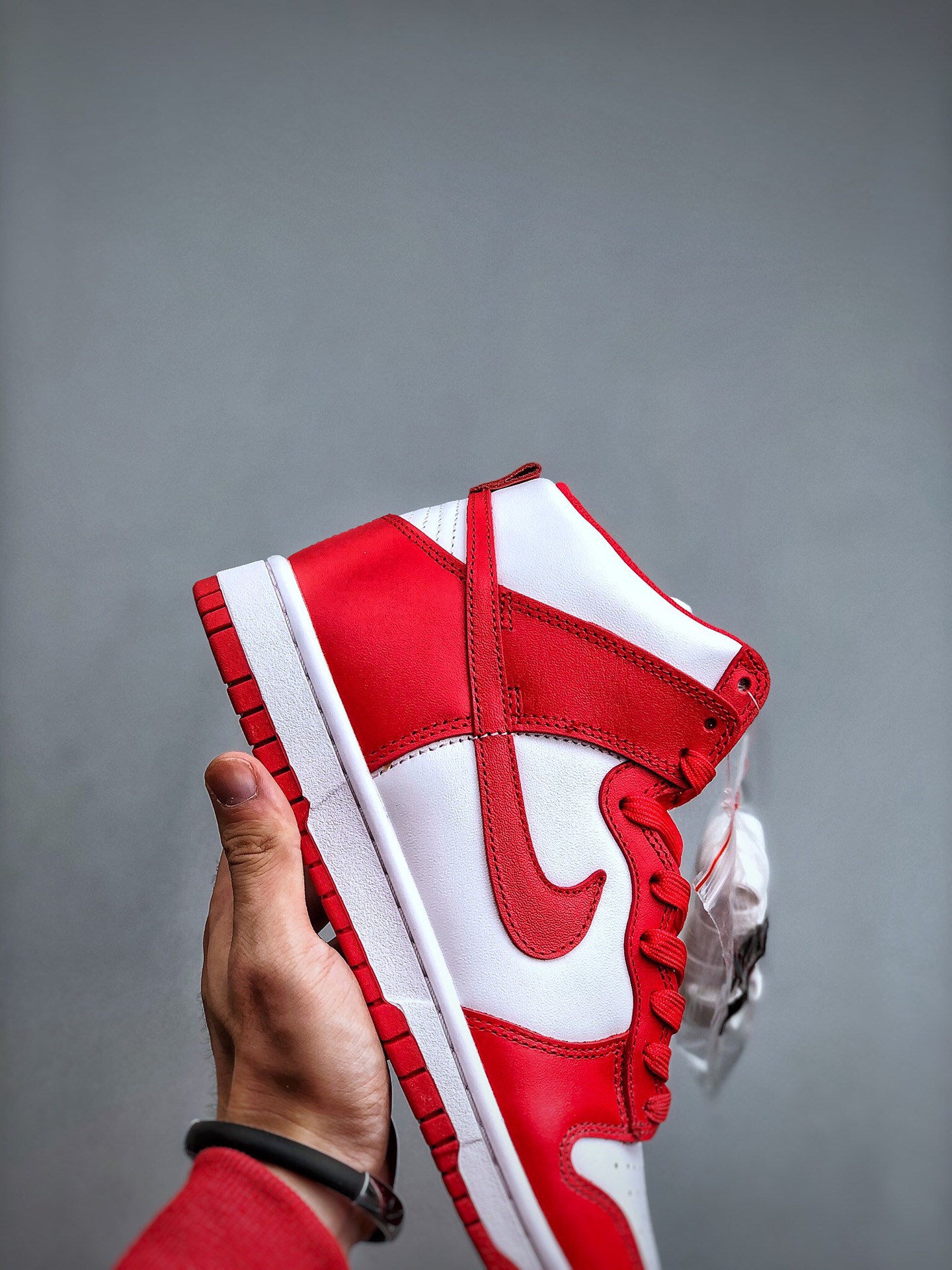 Nike SB Dunk High university red