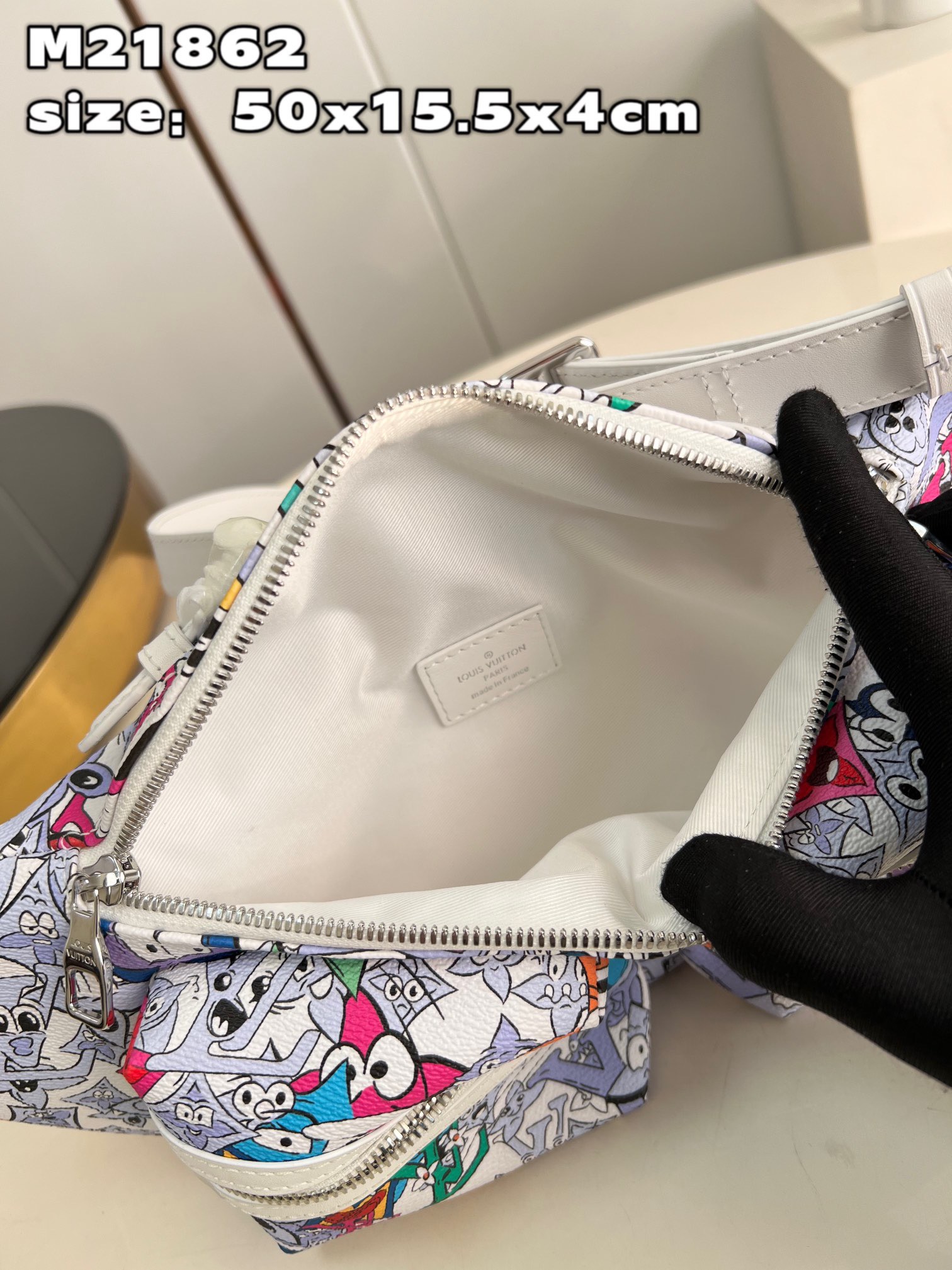 L*ouis V*uitton m21862 bumbag Top Bag