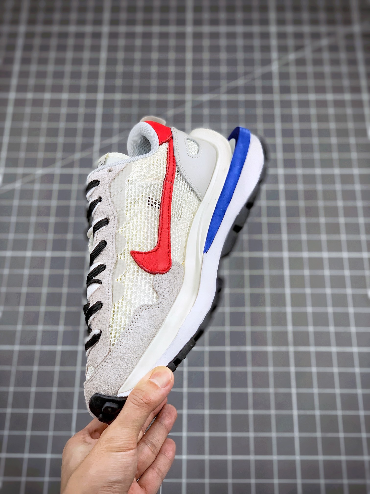 Sacai+Nike vaporwaffle sesame void