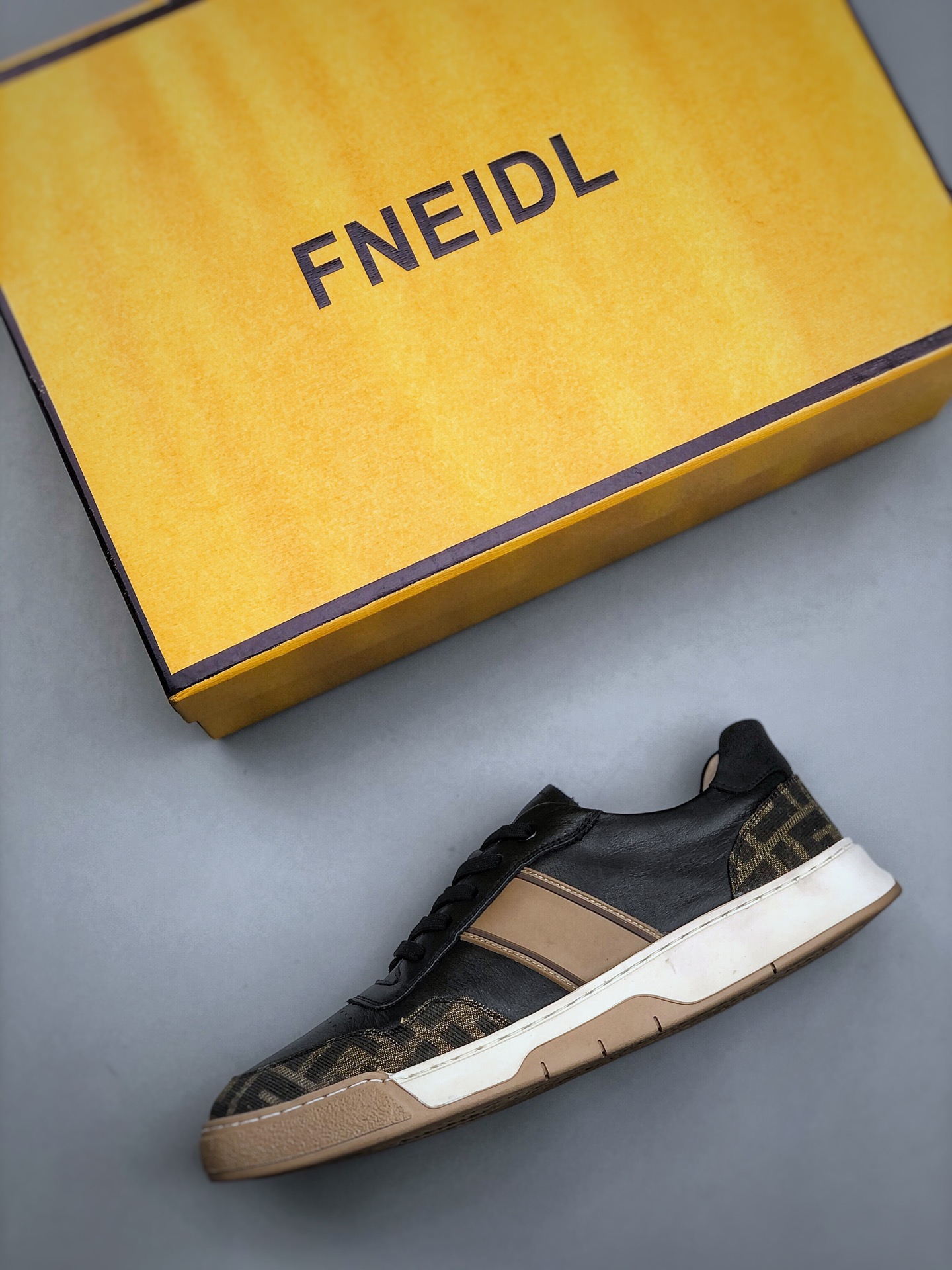 Men F*endi Top Sneaker （ ）