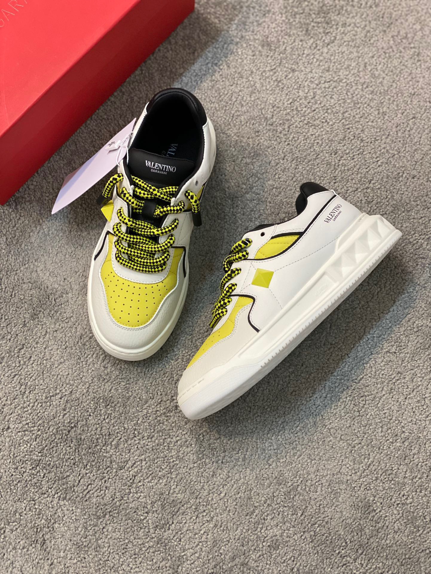 Men Women 𝑉*𝐴𝐿𝐸𝑁𝑇𝐼𝑁𝑂 Top Sneaker