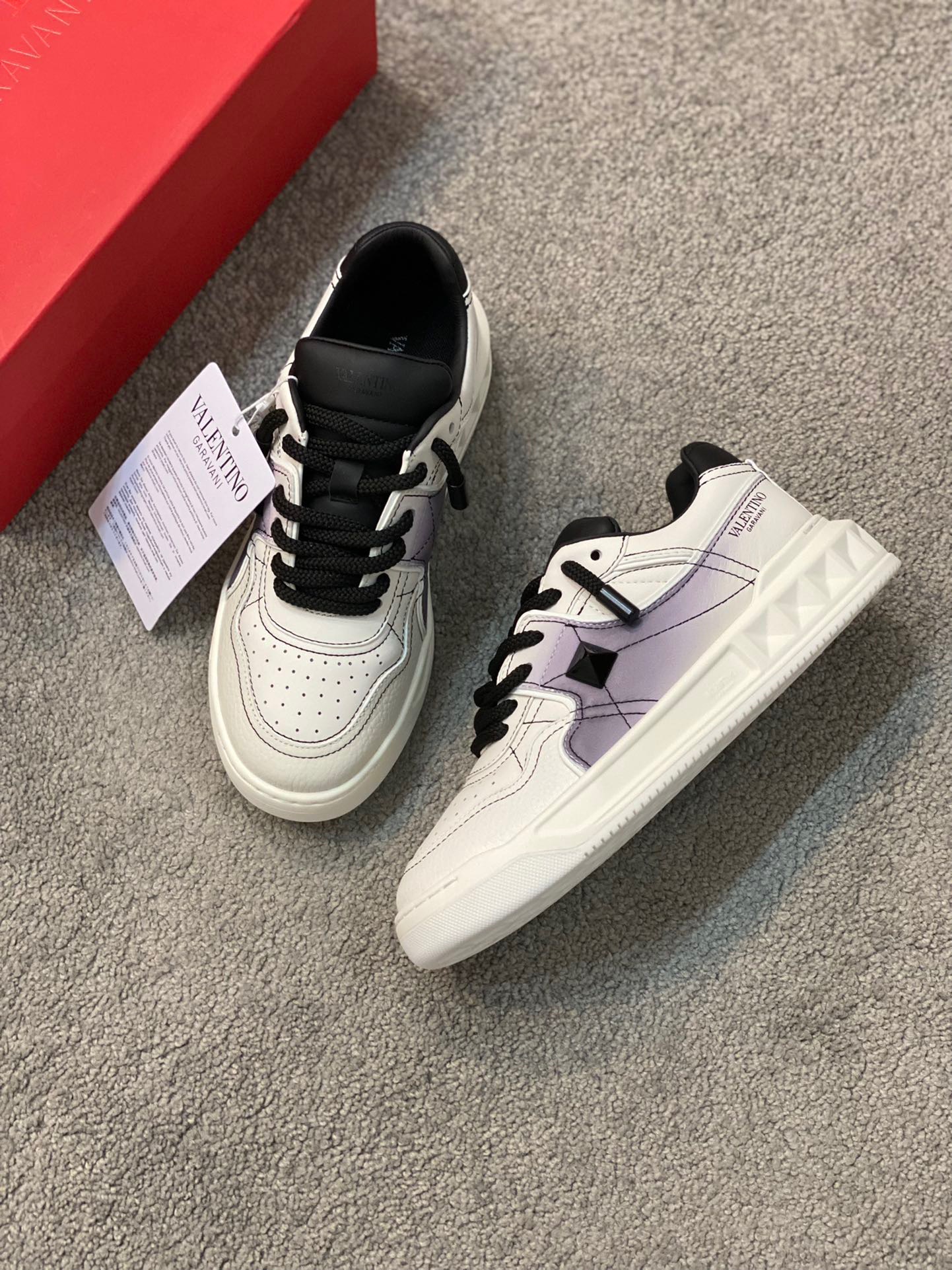 Men Women 𝑉*𝐴𝐿𝐸𝑁𝑇𝐼𝑁𝑂 Top Sneaker