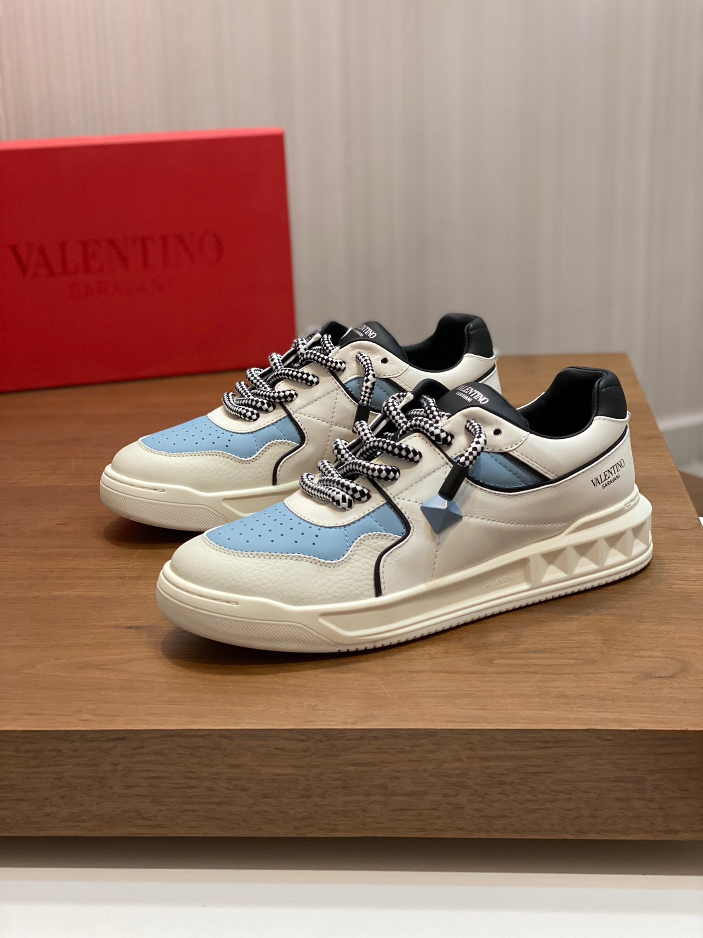 Men Women 𝑉*𝐴𝐿𝐸𝑁𝑇𝐼𝑁𝑂 Top Sneaker