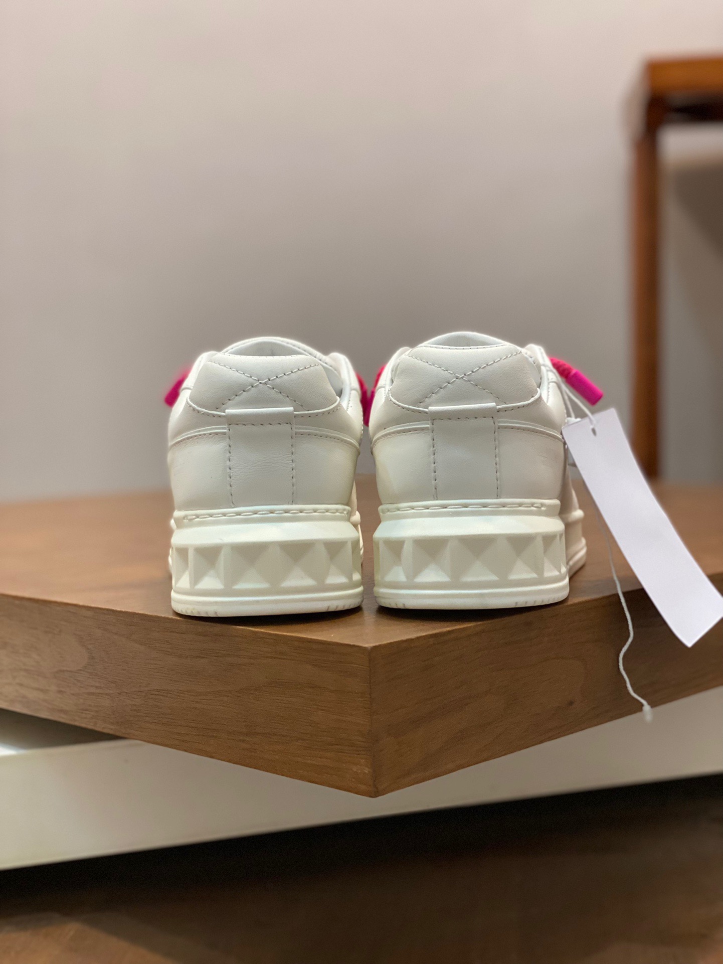 Men Women 𝑉*𝐴𝐿𝐸𝑁𝑇𝐼𝑁𝑂 Top Sneaker