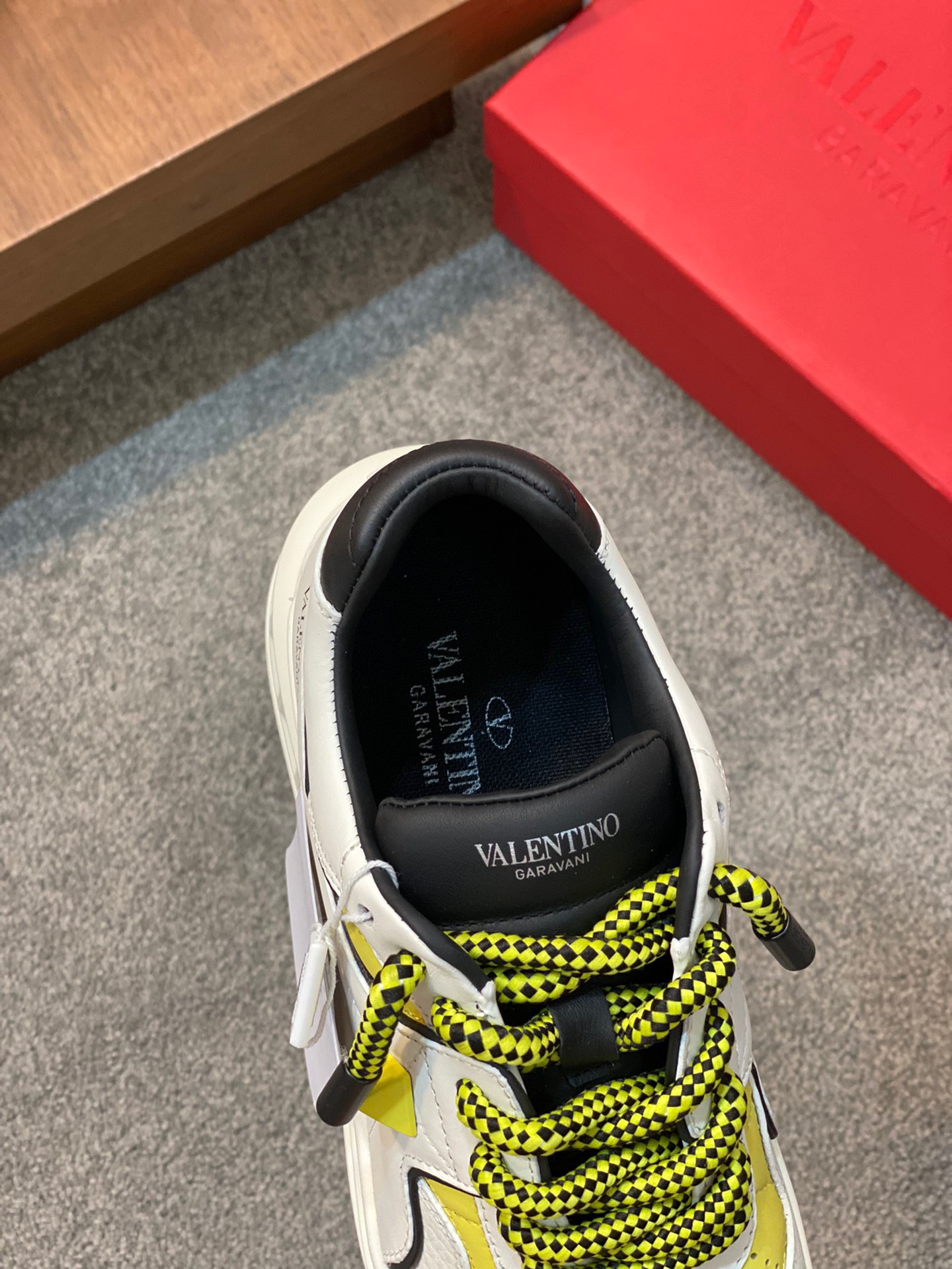 Men Women 𝑉*𝐴𝐿𝐸𝑁𝑇𝐼𝑁𝑂 Top Sneaker