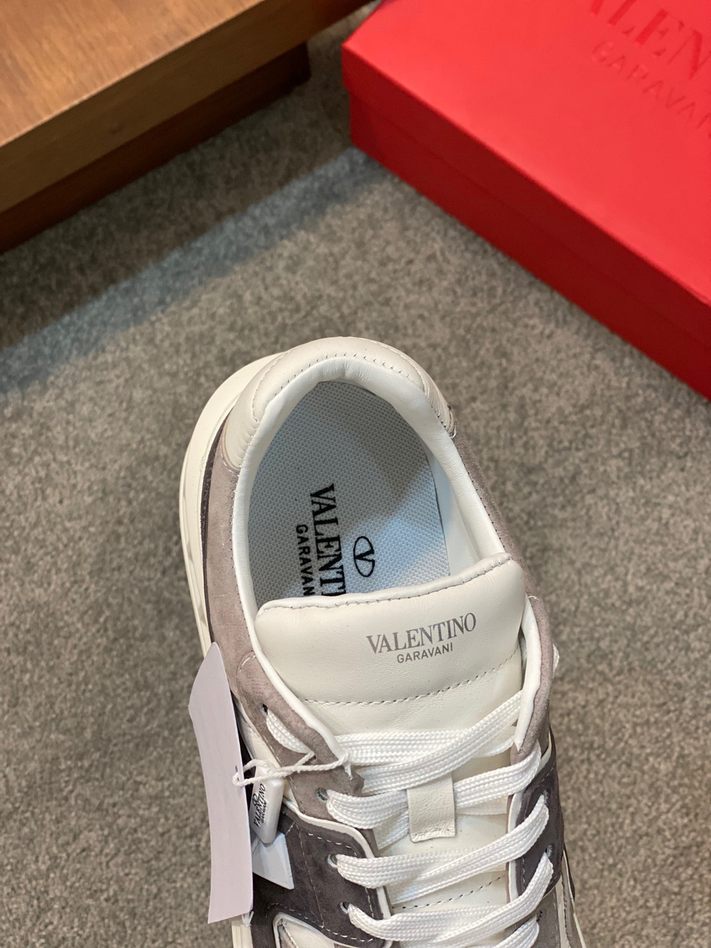 Men Women 𝑉*𝐴𝐿𝐸𝑁𝑇𝐼𝑁𝑂 Top Sneaker