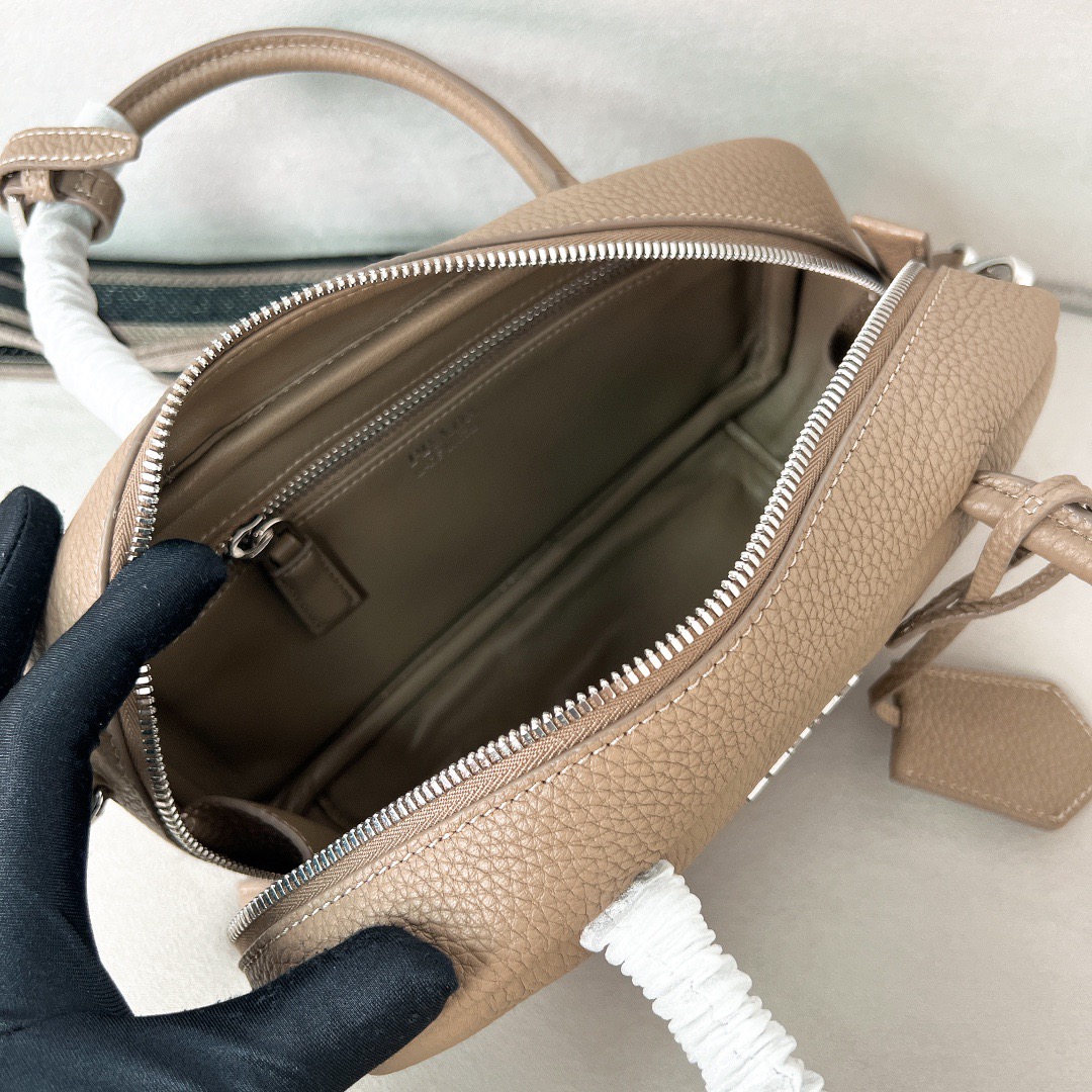 P*rada Bag Top Quality