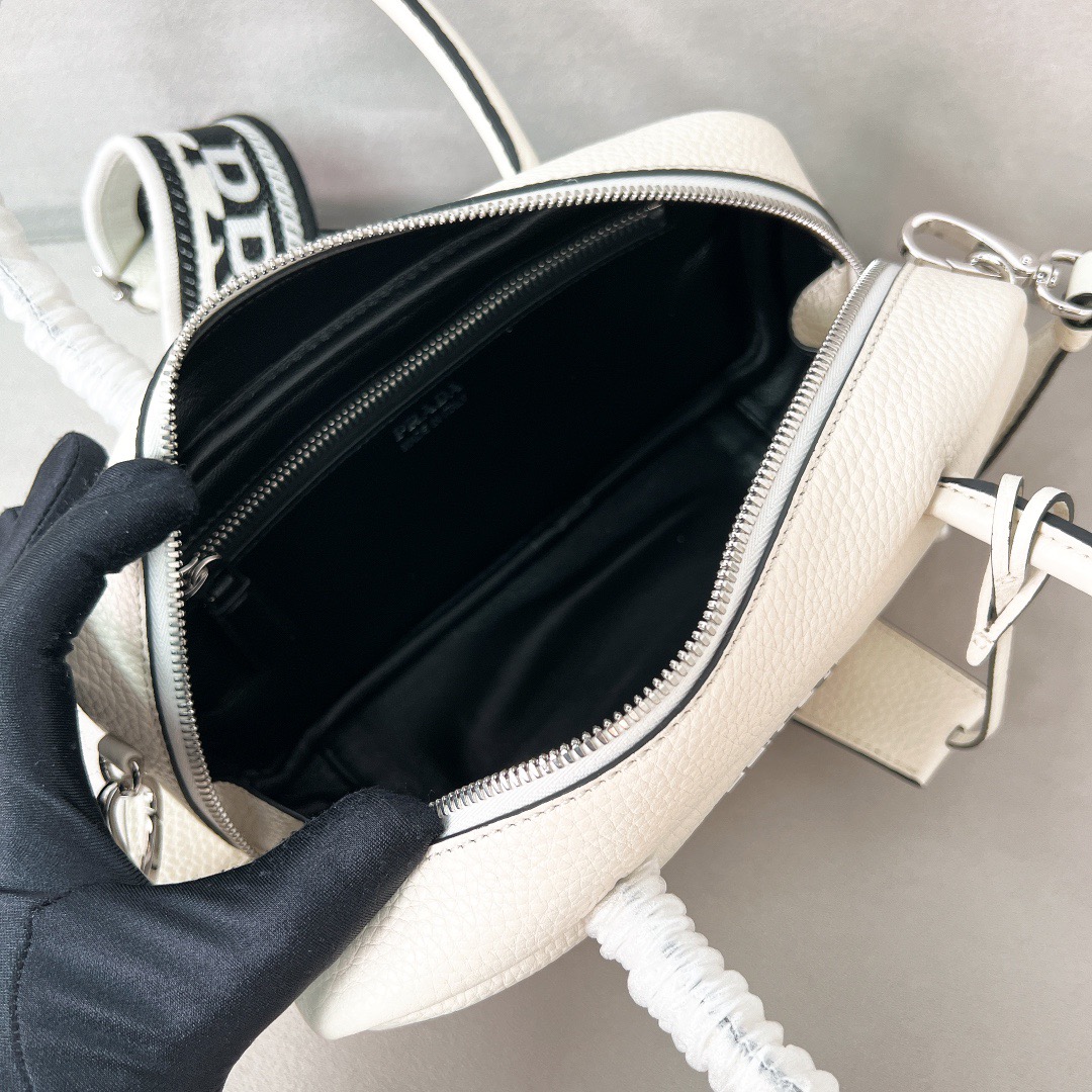 P*rada Bag Top Quality
