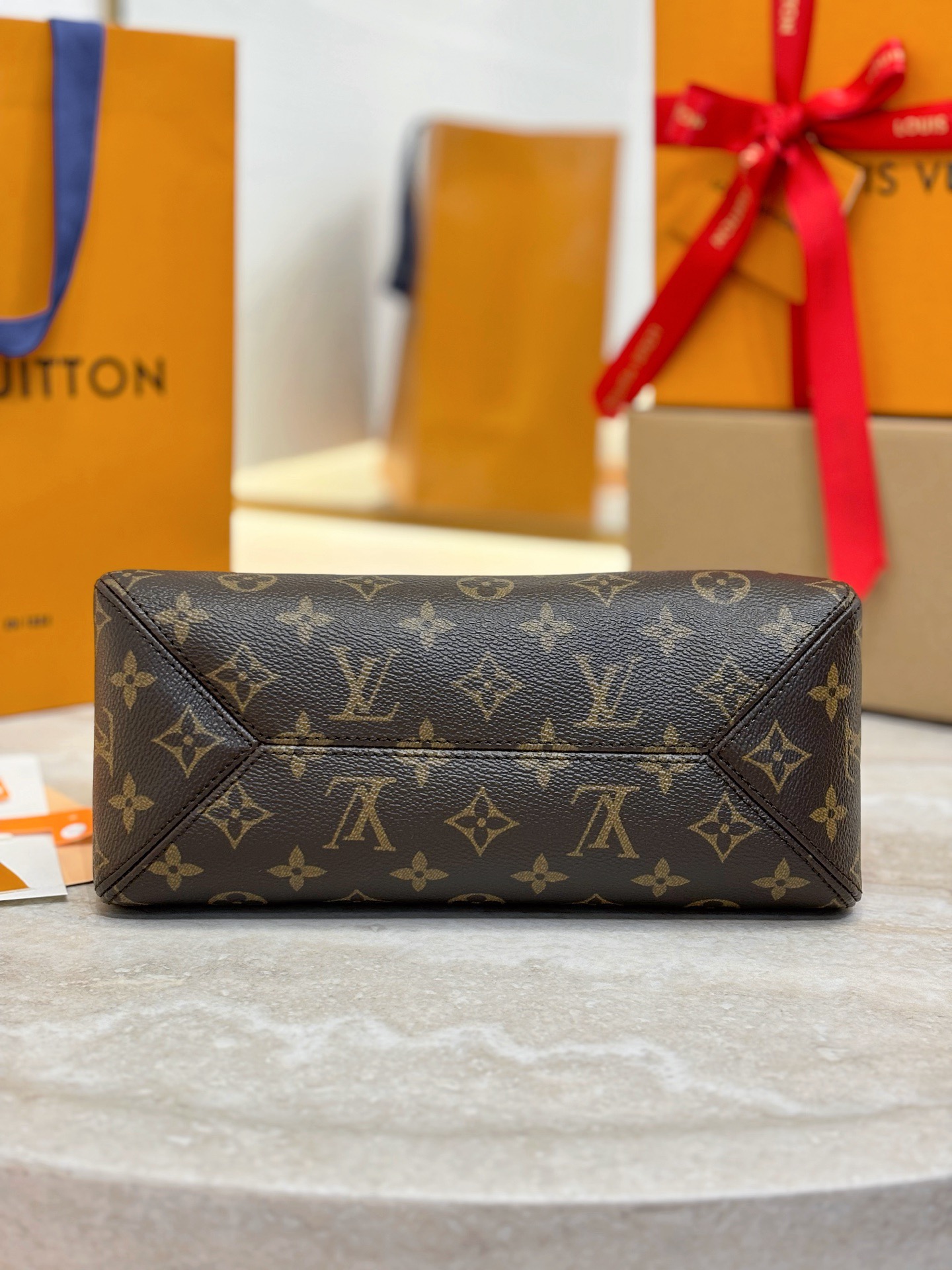 L*ouis V*uitton Top Bag