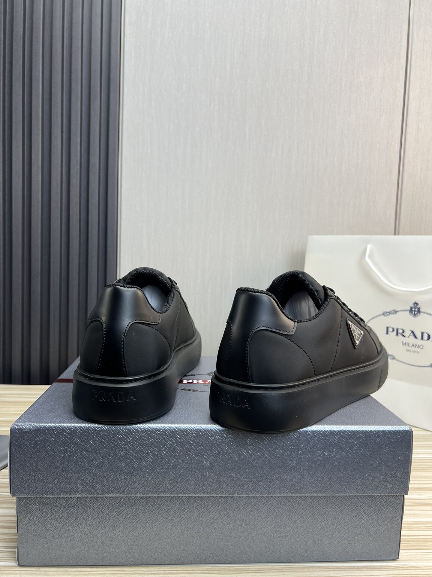 Women Men Top Quality P*rada shoes