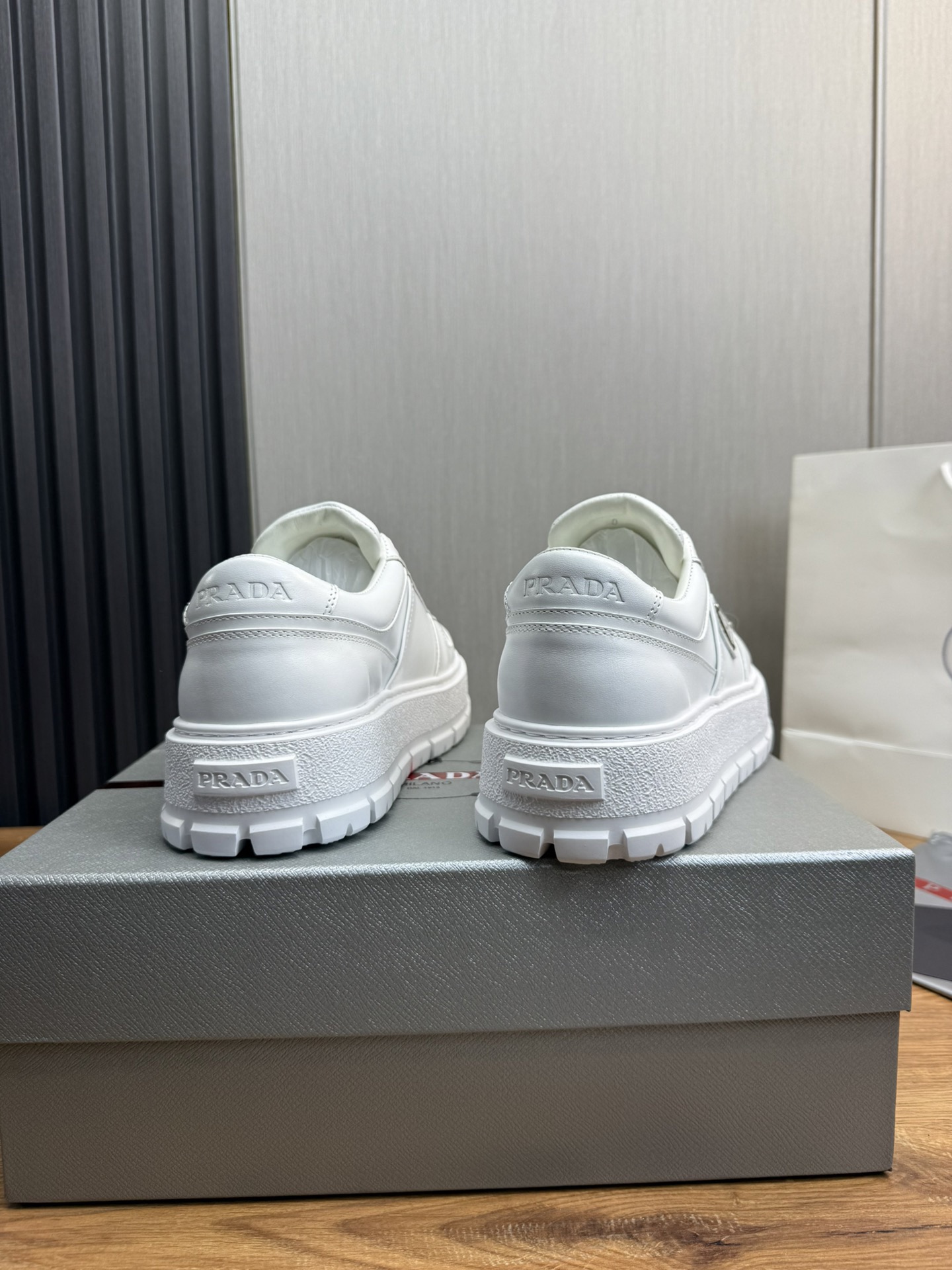 Women Men Top Quality P*rada shoes