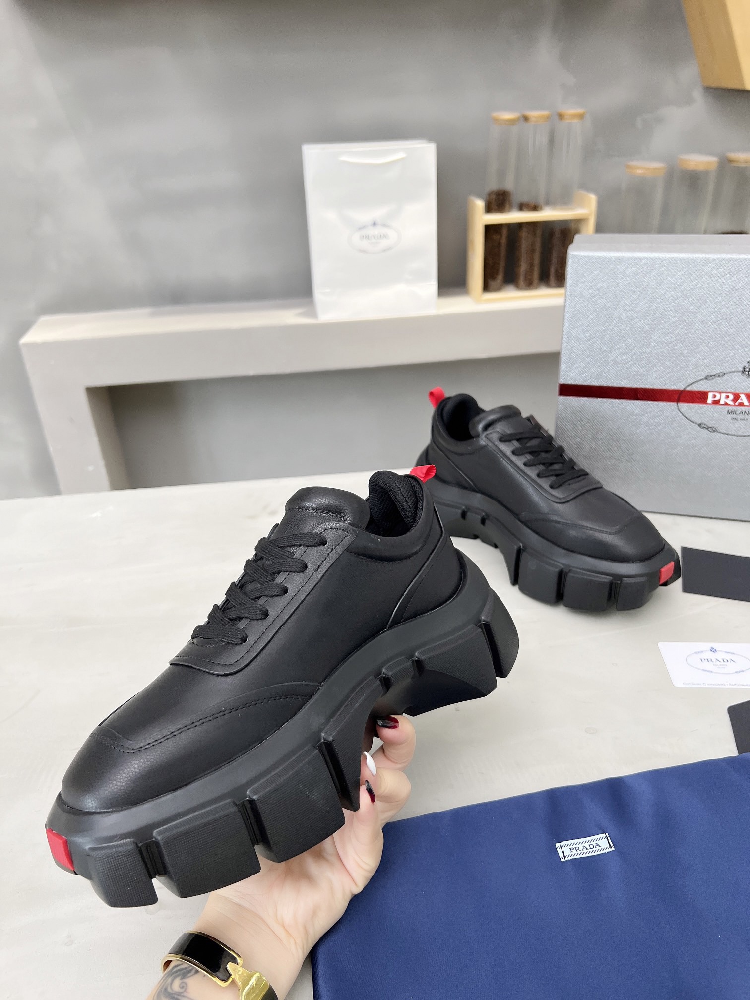 Women Top Quality P*rada shoes