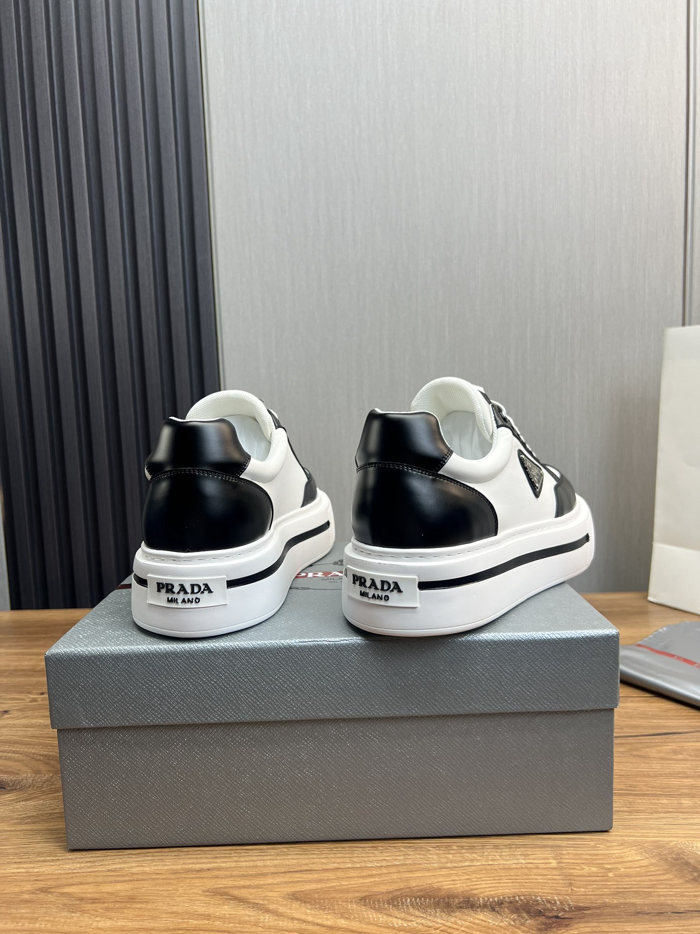 Women Men Top Quality P*rada shoes