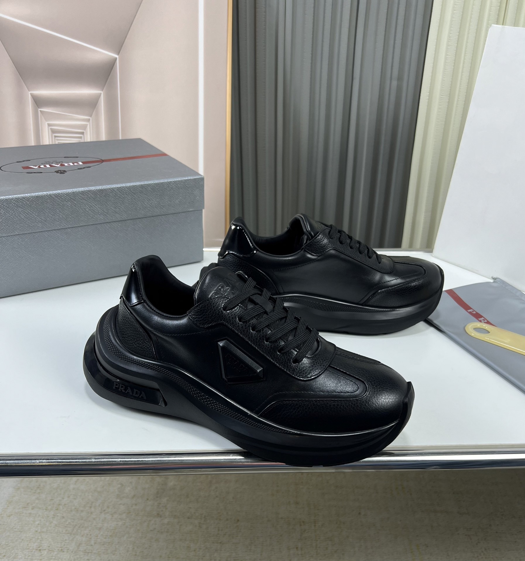 Women Men Top Quality P*rada shoes